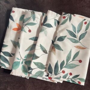 Set of 8  Holiday napkins, never used NWOT